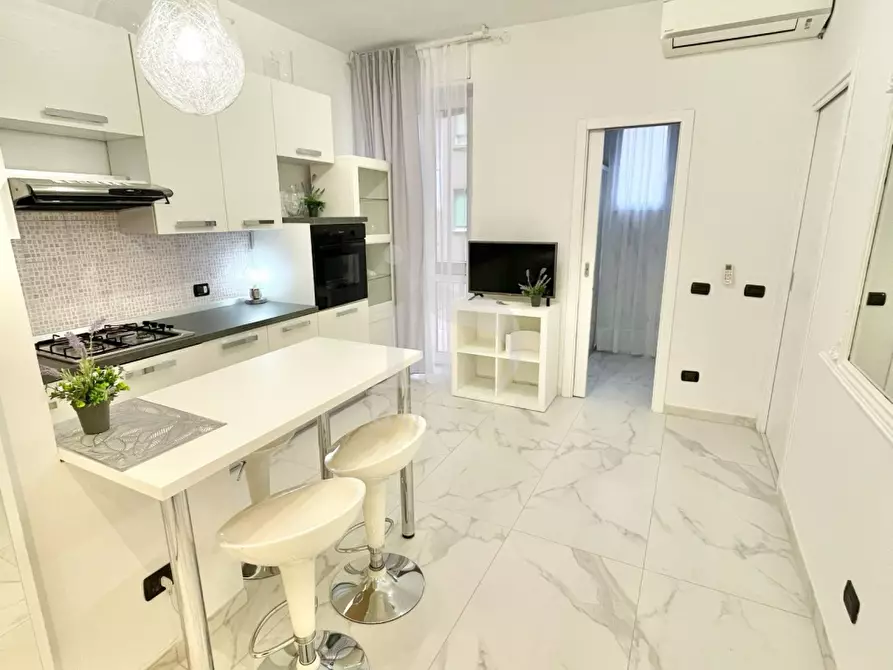 Immagine 1 di Appartamento in affitto  in VIA ROGOREDO a Milano