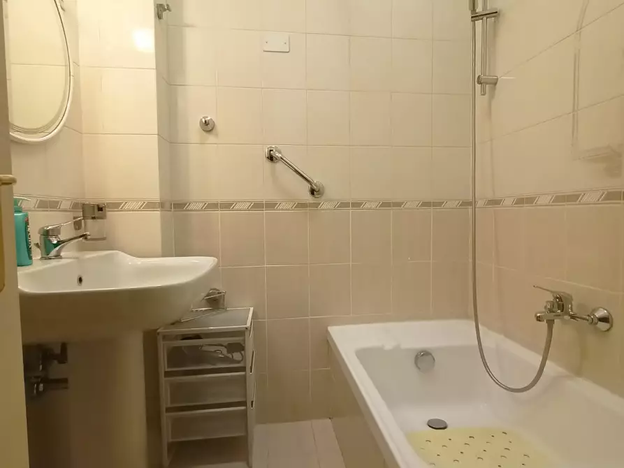 Immagine 7 di Appartamento in affitto  in Via Donadoni a Trieste