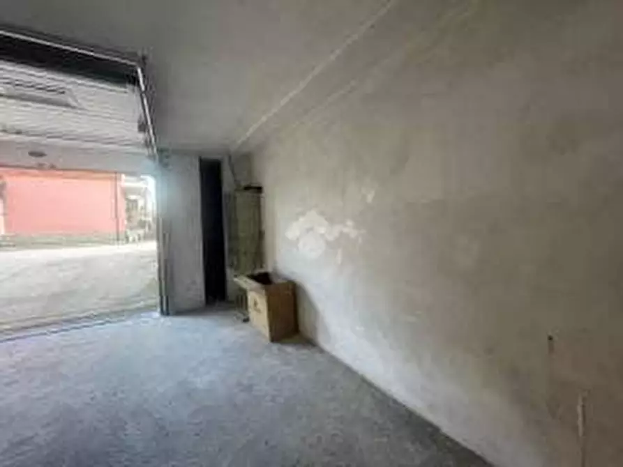 Immagine 2 di Attività commerciale in affitto  a Colle Di Val D'elsa