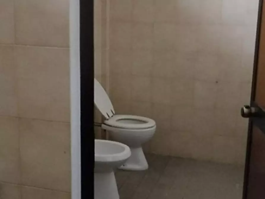 Immagine 5 di Attività commerciale in affitto  a Sinalunga