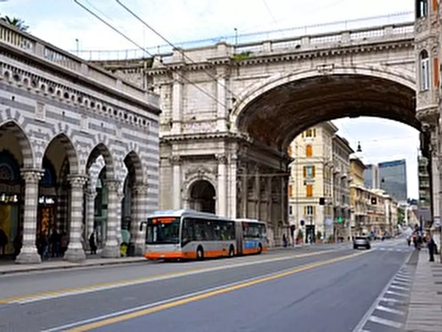 Immagine 1 di Negozio in affitto  a Genova