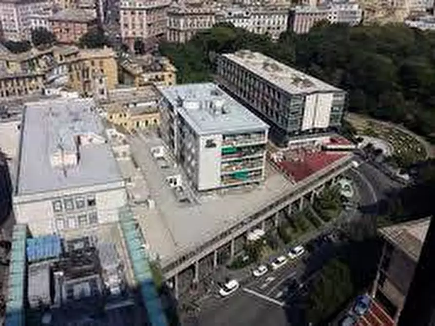 Immagine 2 di Locale commerciale in affitto  in Via Dodici Ottobre a Genova