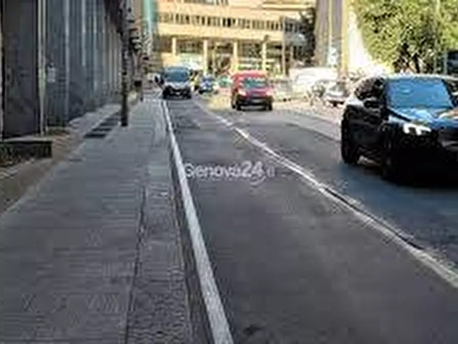 Immagine 6 di Locale commerciale in affitto  in Via Dodici Ottobre a Genova