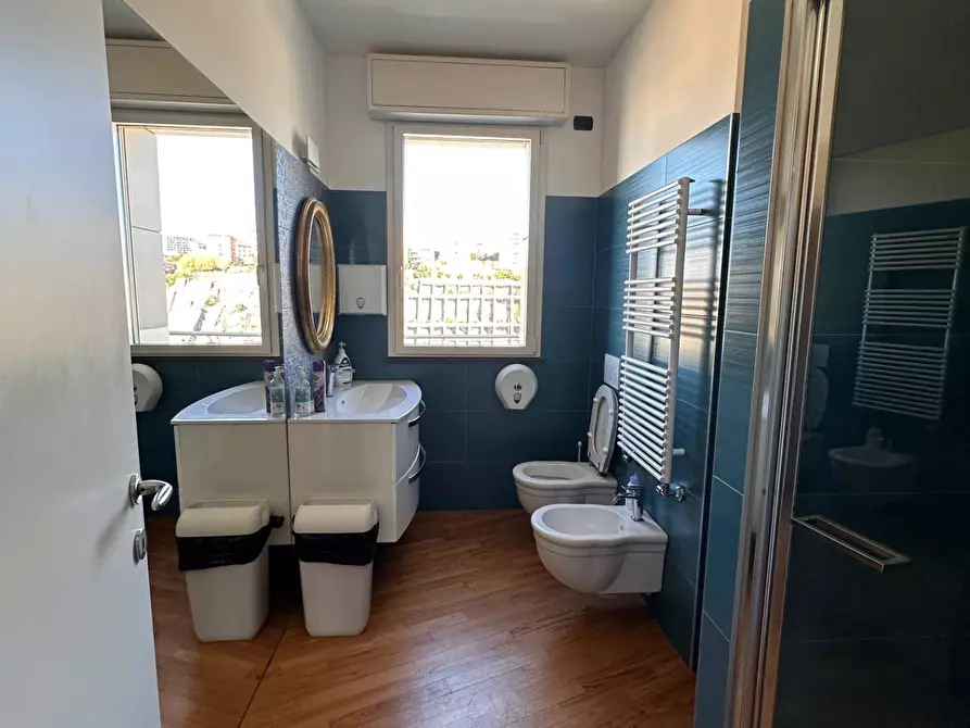 Immagine 11 di Ufficio in affitto  in Piazza Roberto Baldini a Genova