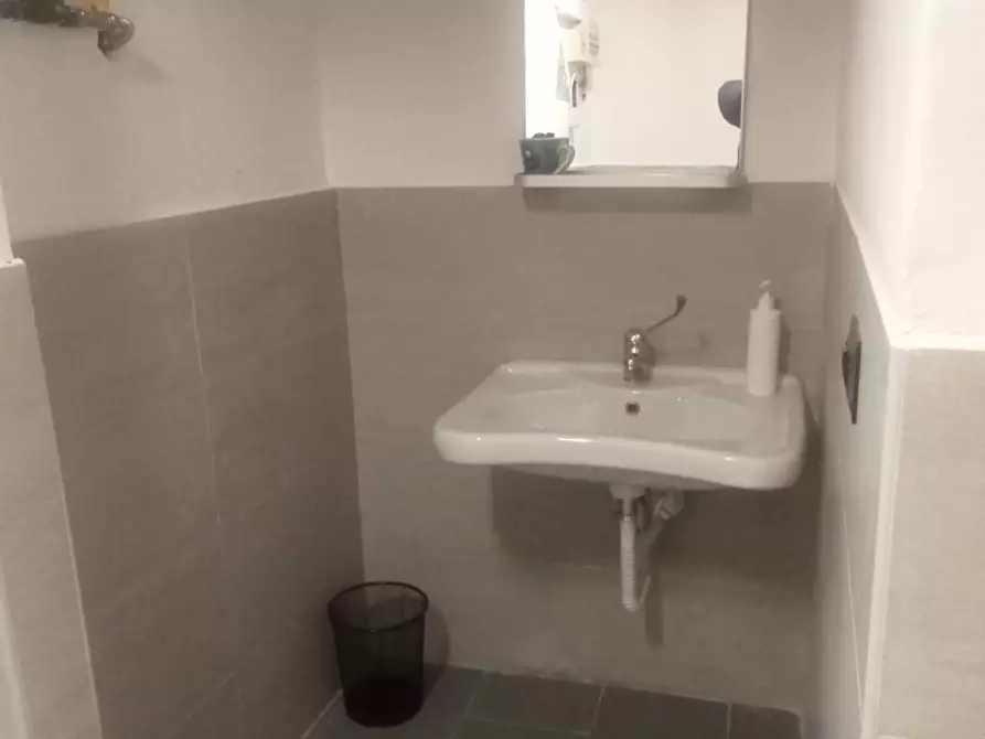 Immagine 6 di Negozio in affitto  in Corso Torino a Genova