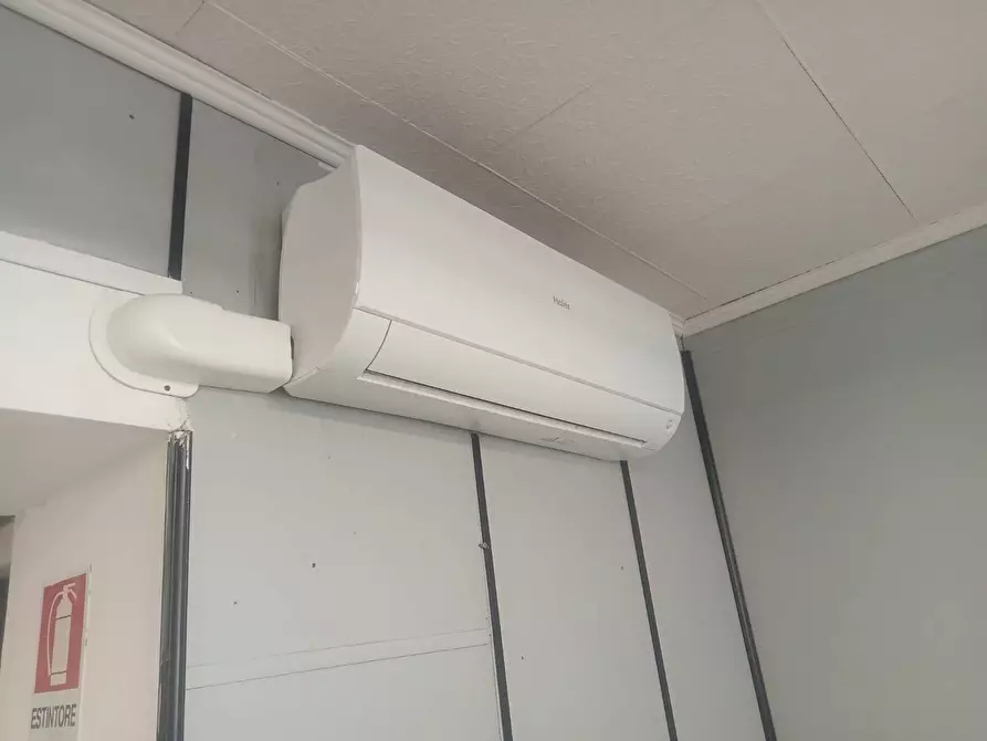 Immagine 7 di Negozio in affitto  in Corso Torino a Genova