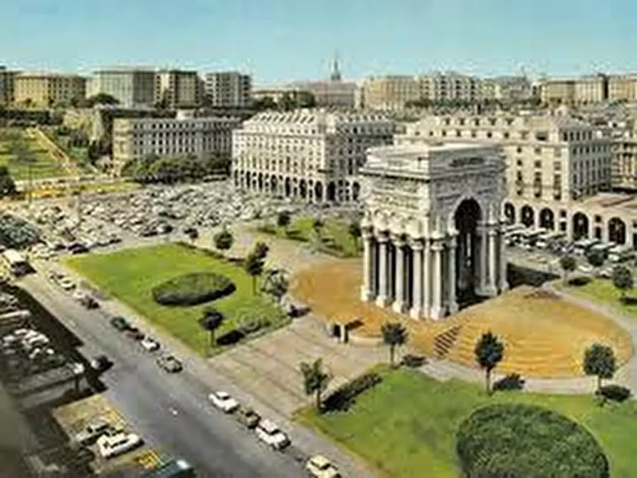 Immagine 1 di Locale commerciale in affitto  a Genova