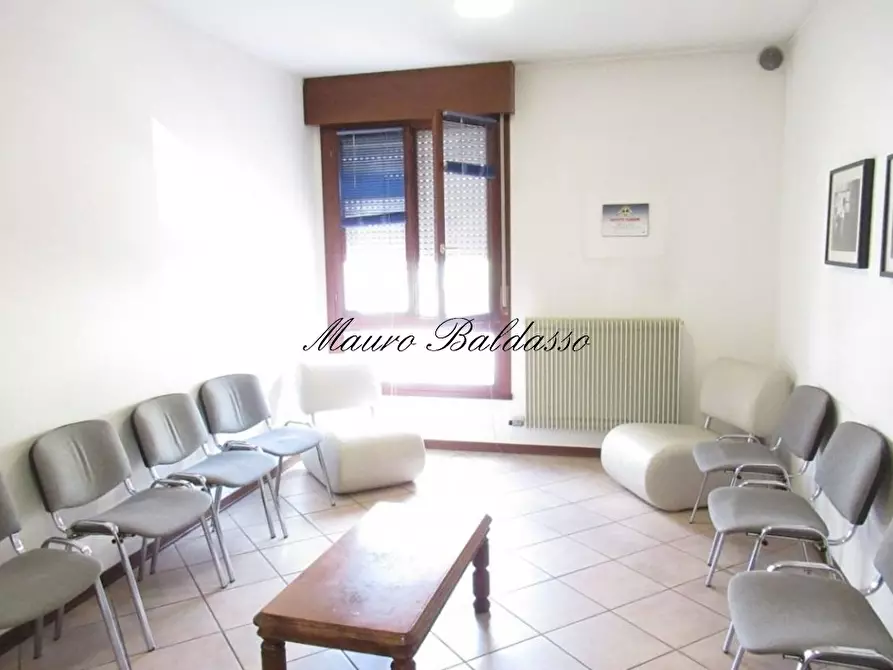 Immagine 2 di Negozio in affitto  a Nervesa Della Battaglia