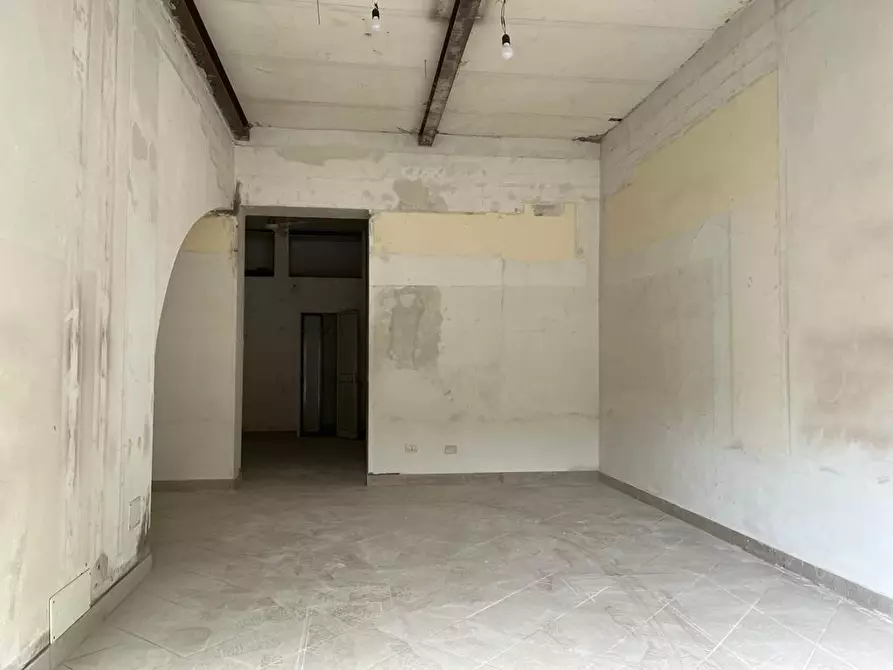 Immagine 3 di Negozio in affitto  a Viareggio