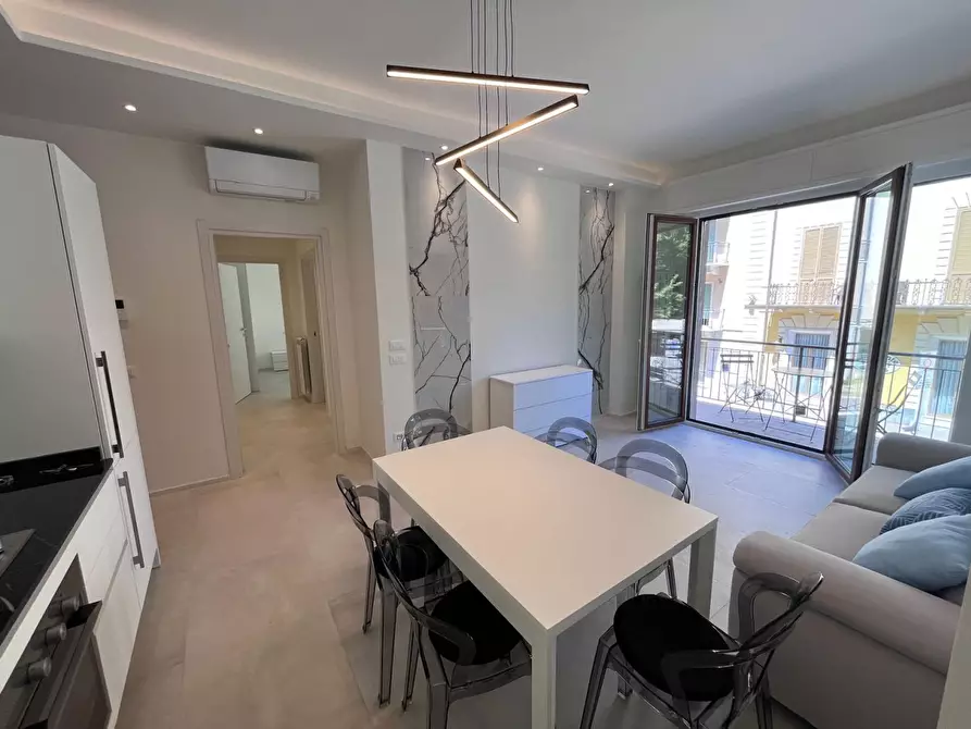 Immagine 1 di Appartamento in affitto  a Viareggio