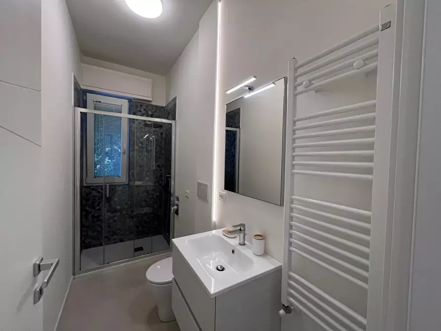 Immagine 13 di Appartamento in affitto  a Viareggio