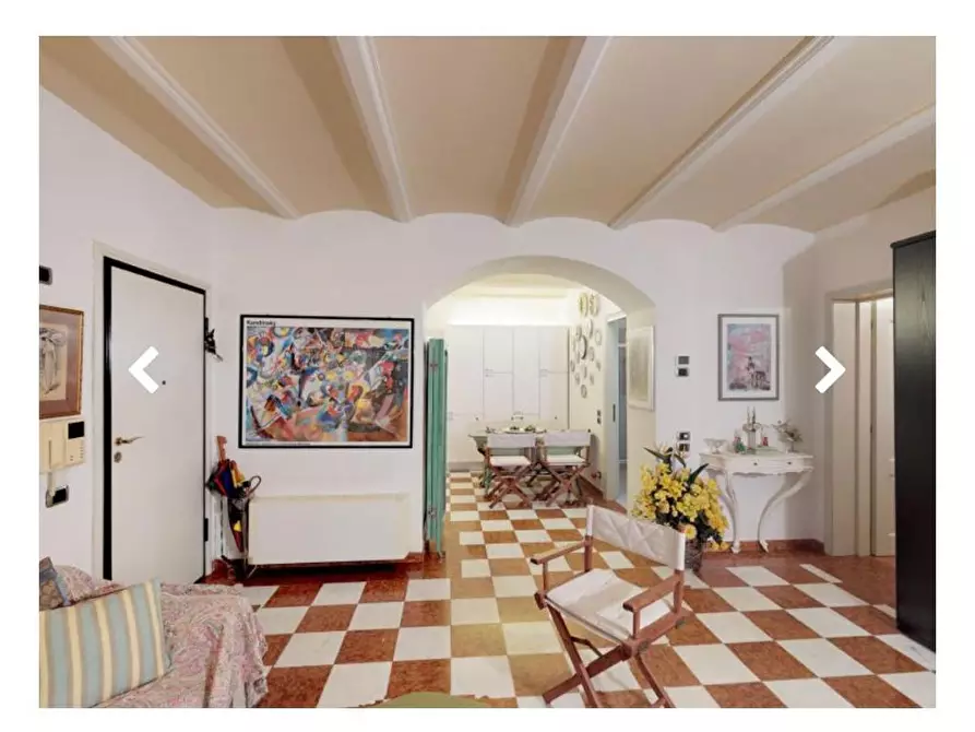 Immagine 1 di Appartamento in affitto  a Viareggio