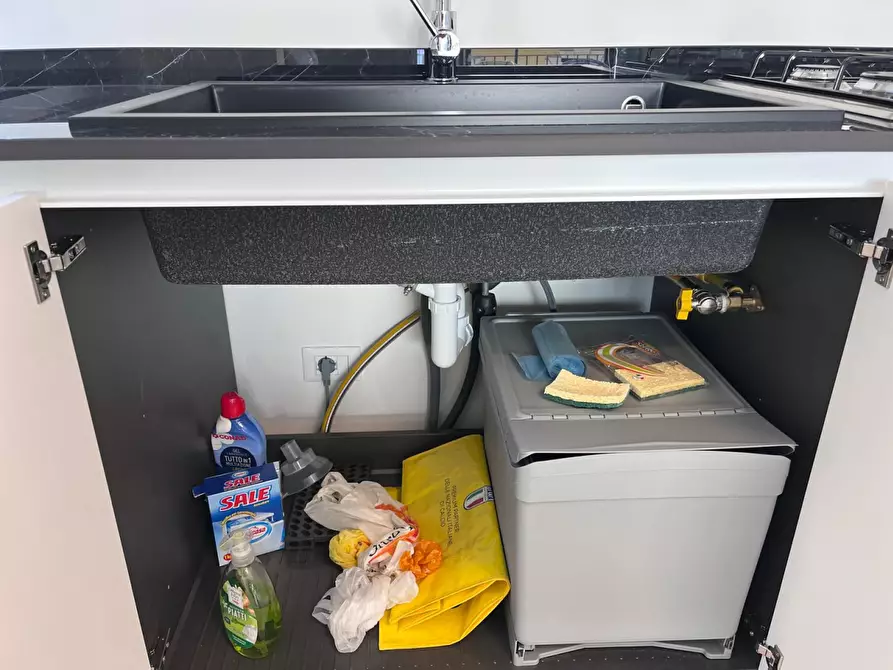 Immagine 25 di Appartamento in affitto  in via Amerigo Vespucci a Viareggio