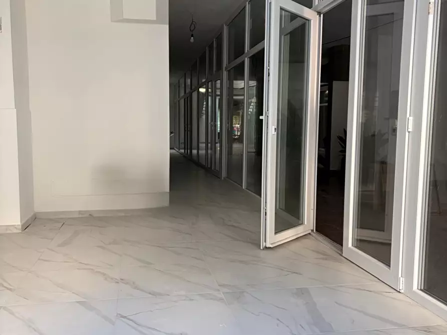 Immagine 4 di Ufficio in affitto  a Viareggio