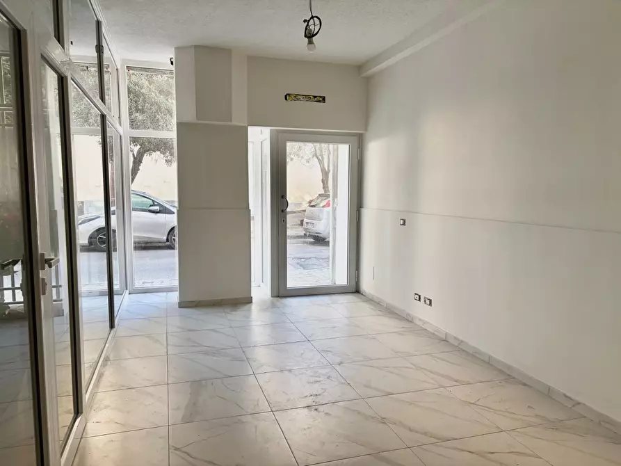 Immagine 14 di Ufficio in affitto  a Viareggio