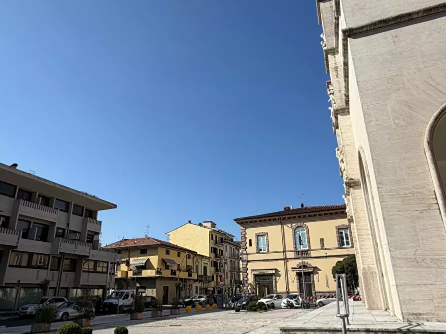 Immagine 1 di Ufficio in affitto  a Viareggio