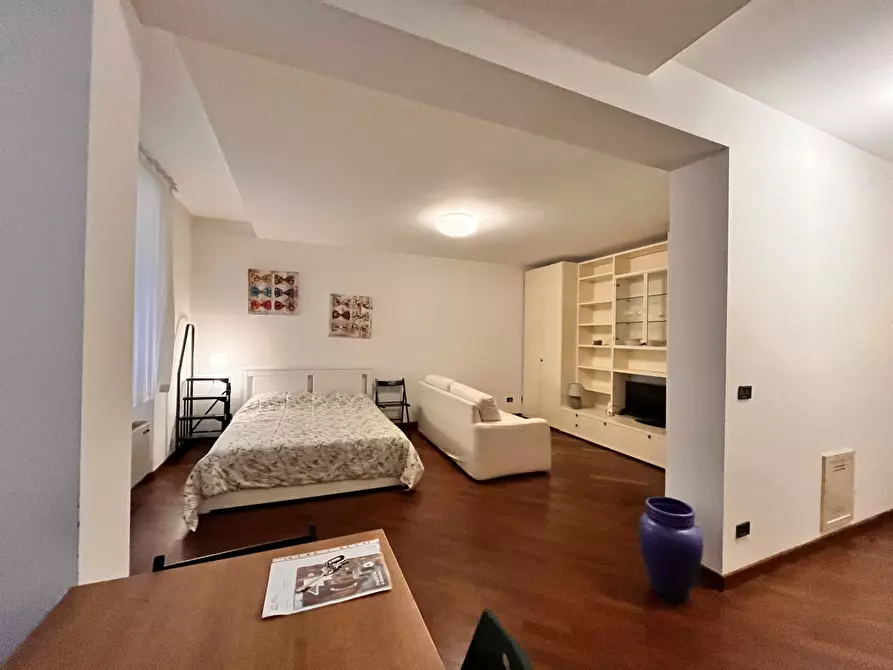 Immagine 1 di Appartamento in affitto  in via Riva Reno  a Bologna