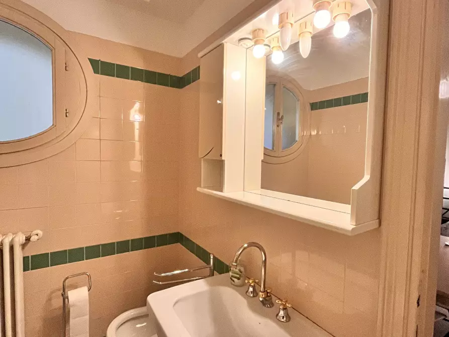 Immagine 12 di Appartamento in affitto  in via Riva Reno  a Bologna