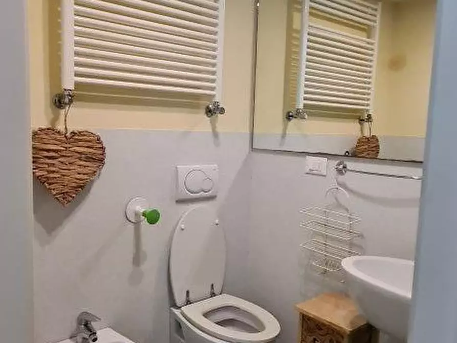 Immagine 4 di Appartamento in affitto  in VIA FARINI  a Bologna