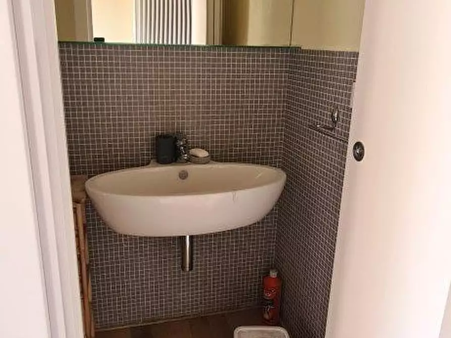 Immagine 11 di Appartamento in affitto  in VIA FARINI  a Bologna