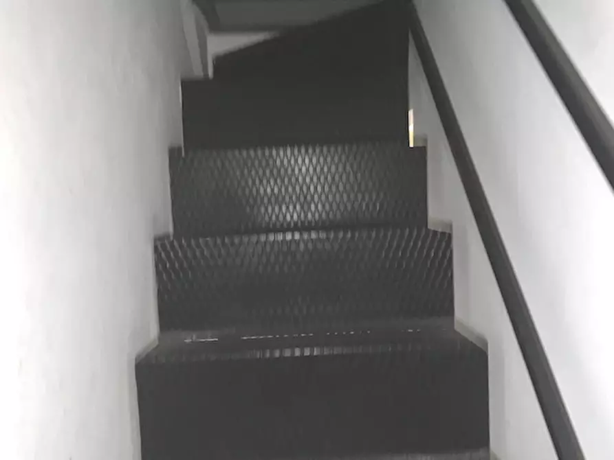 Immagine 18 di Negozio in affitto  a Seregno