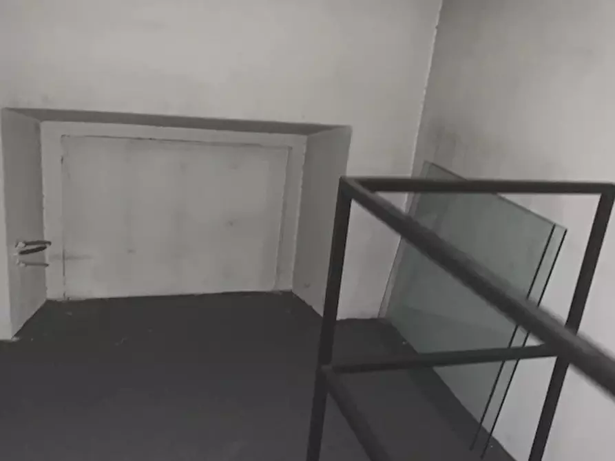 Immagine 19 di Negozio in affitto  a Seregno