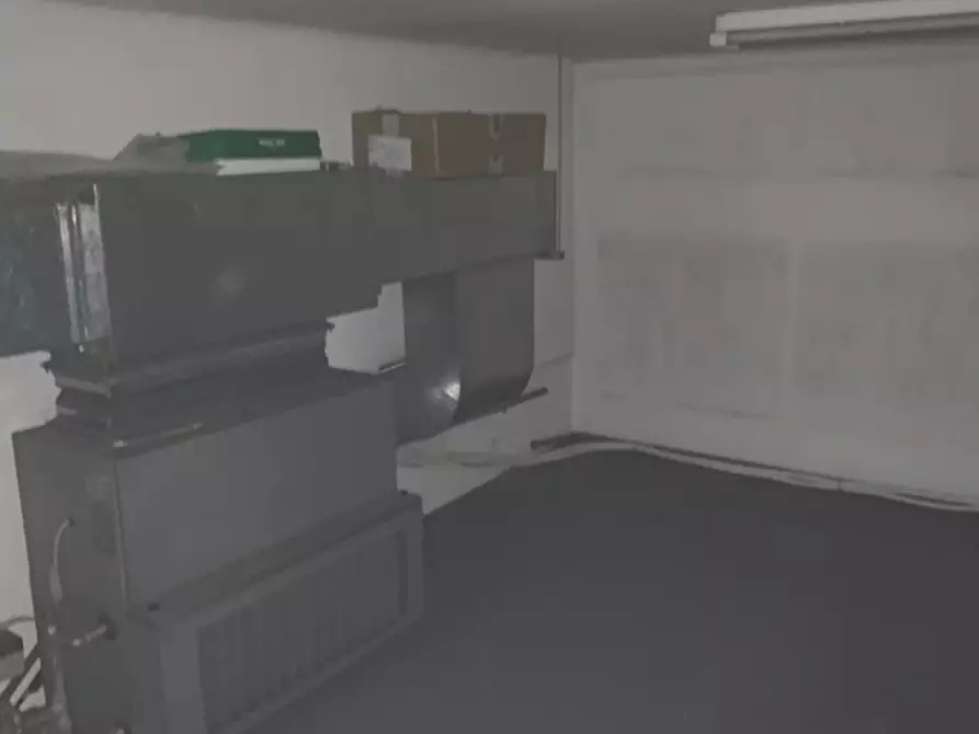 Immagine 20 di Negozio in affitto  a Seregno