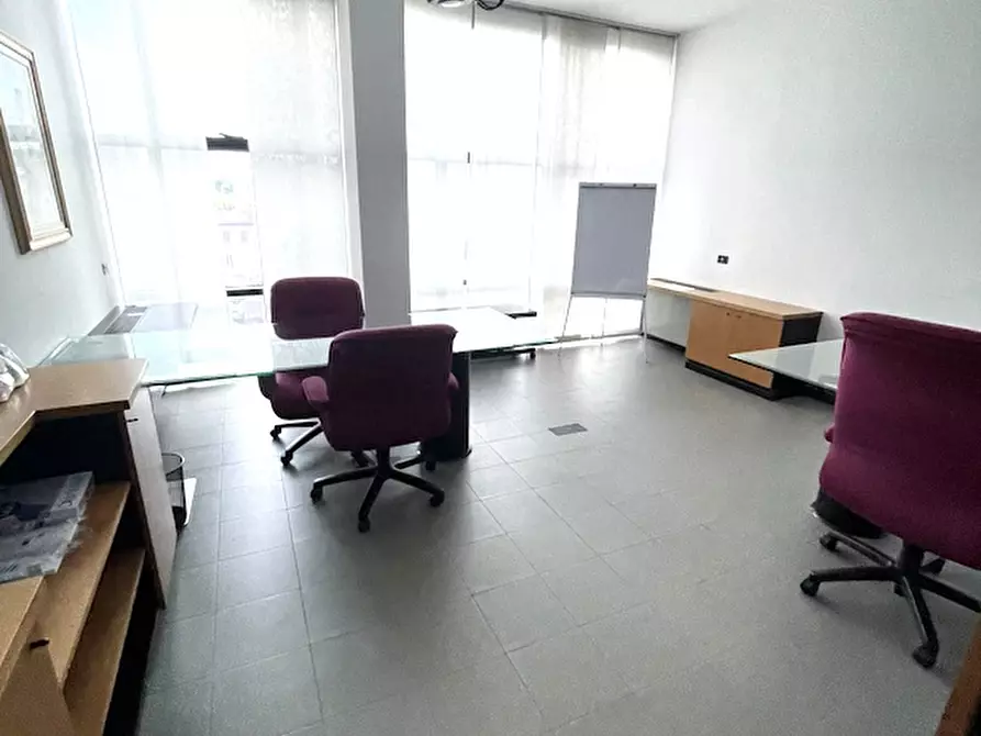 Immagine 4 di Ufficio in affitto  a Seregno