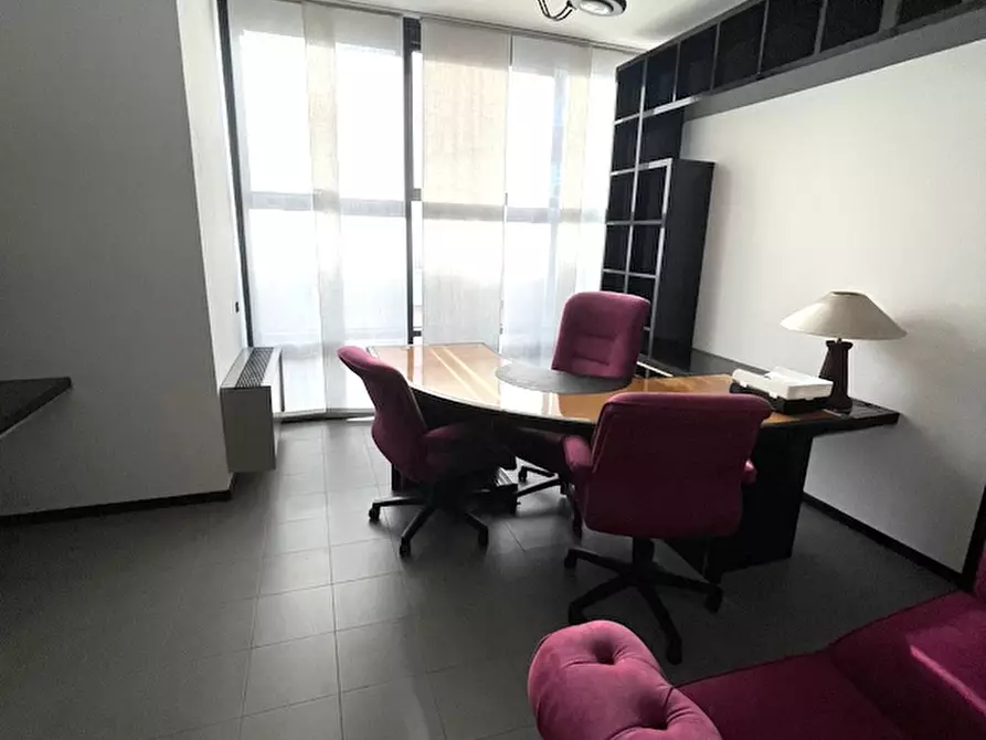 Immagine 9 di Ufficio in affitto  a Seregno