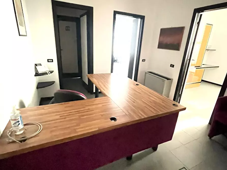 Immagine 10 di Ufficio in affitto  a Seregno