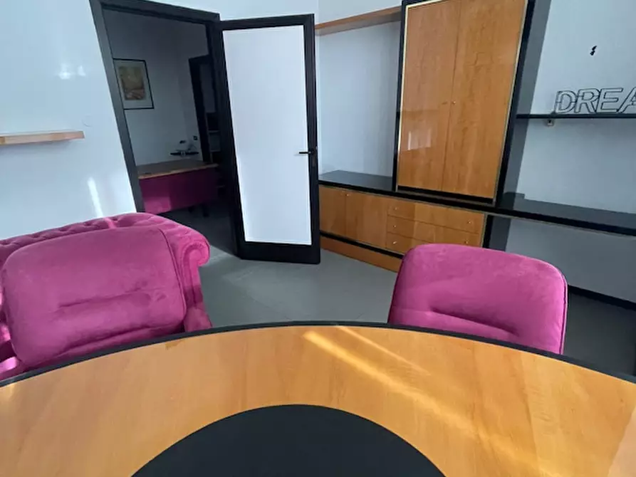 Immagine 12 di Ufficio in affitto  a Seregno