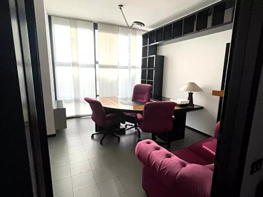 Immagine 13 di Ufficio in affitto  a Seregno