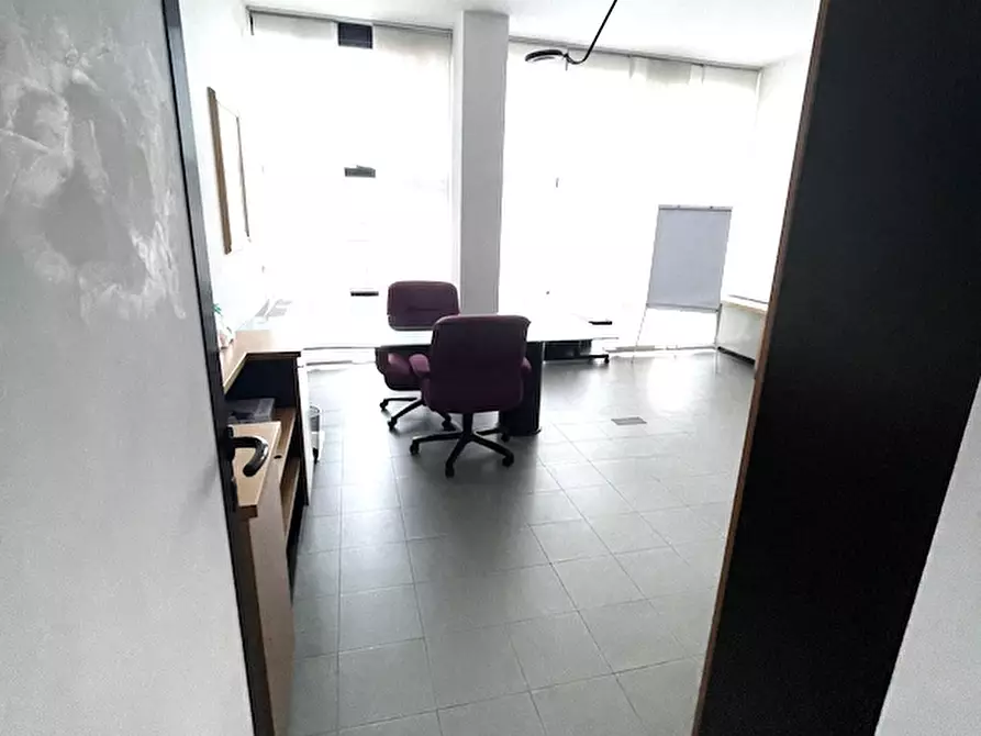 Immagine 14 di Ufficio in affitto  a Seregno