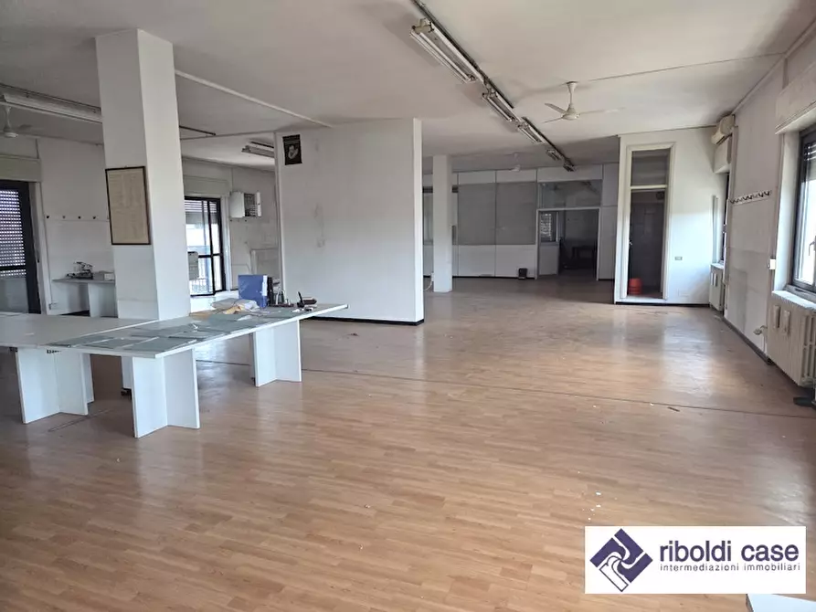 Immagine 8 di Ufficio in affitto  a Varedo