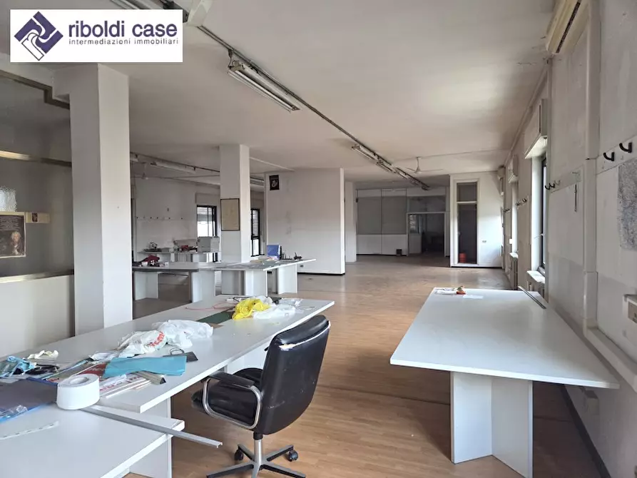 Immagine 12 di Ufficio in affitto  a Varedo