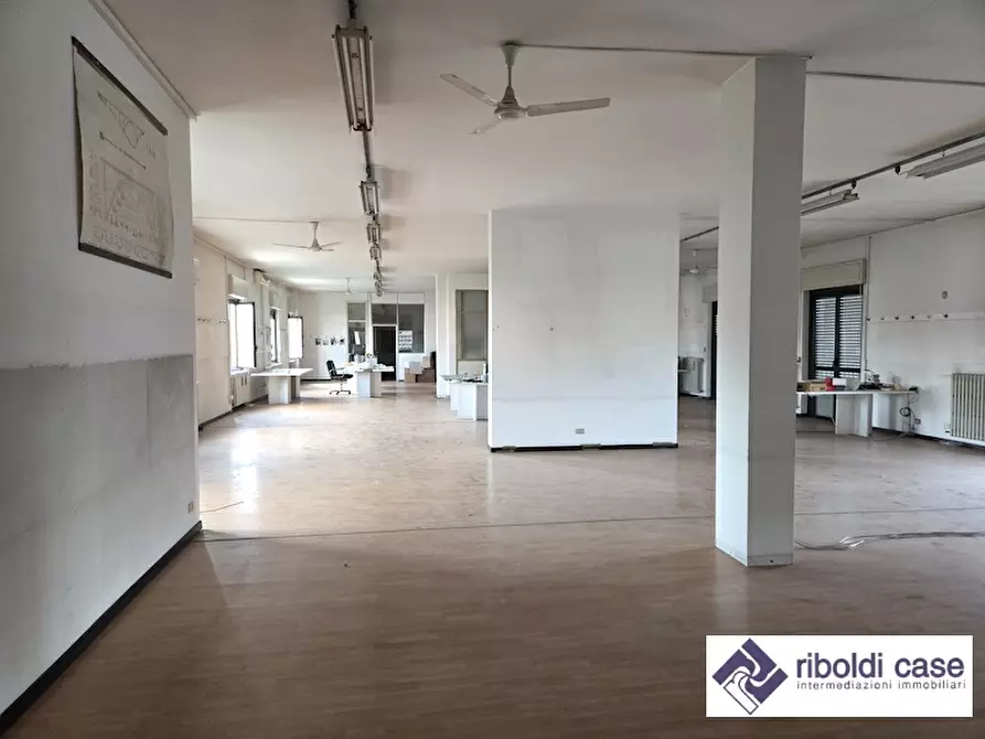 Immagine 13 di Ufficio in affitto  a Varedo