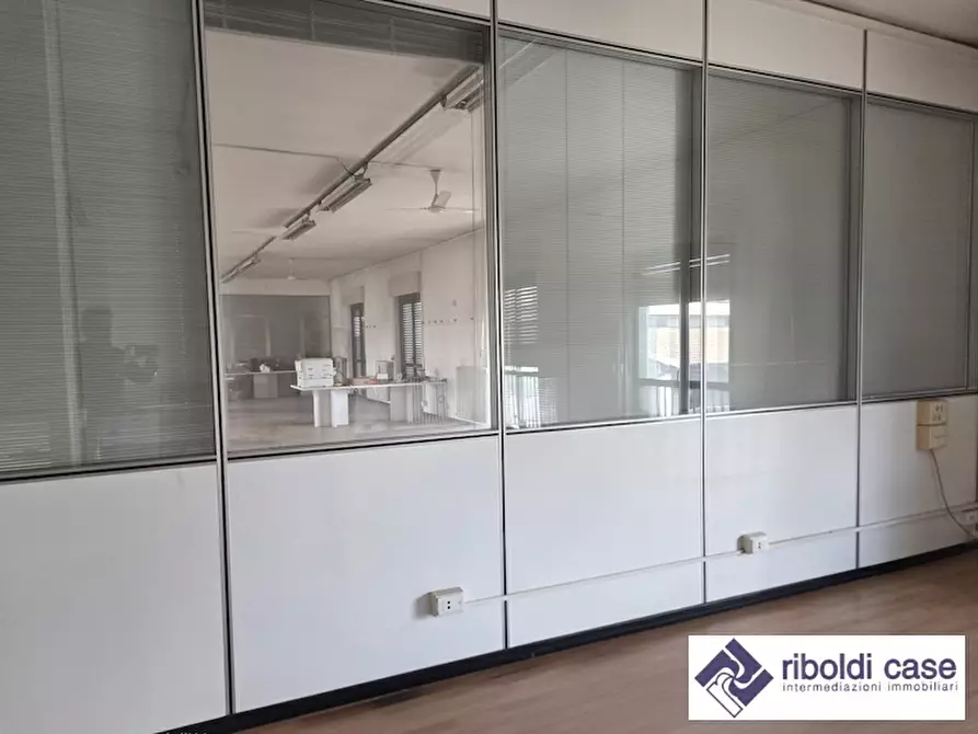Immagine 15 di Ufficio in affitto  a Varedo
