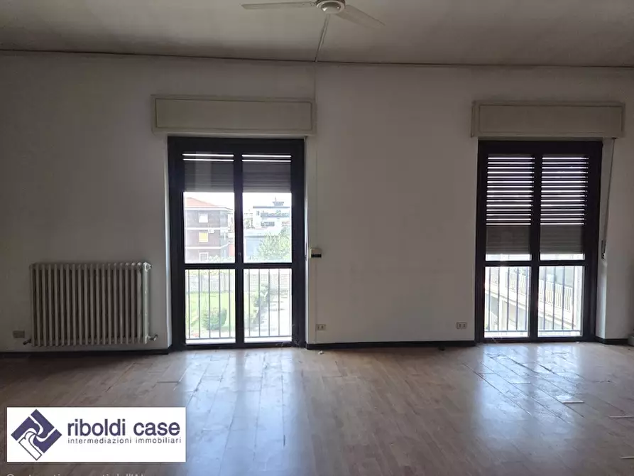 Immagine 20 di Ufficio in affitto  a Varedo