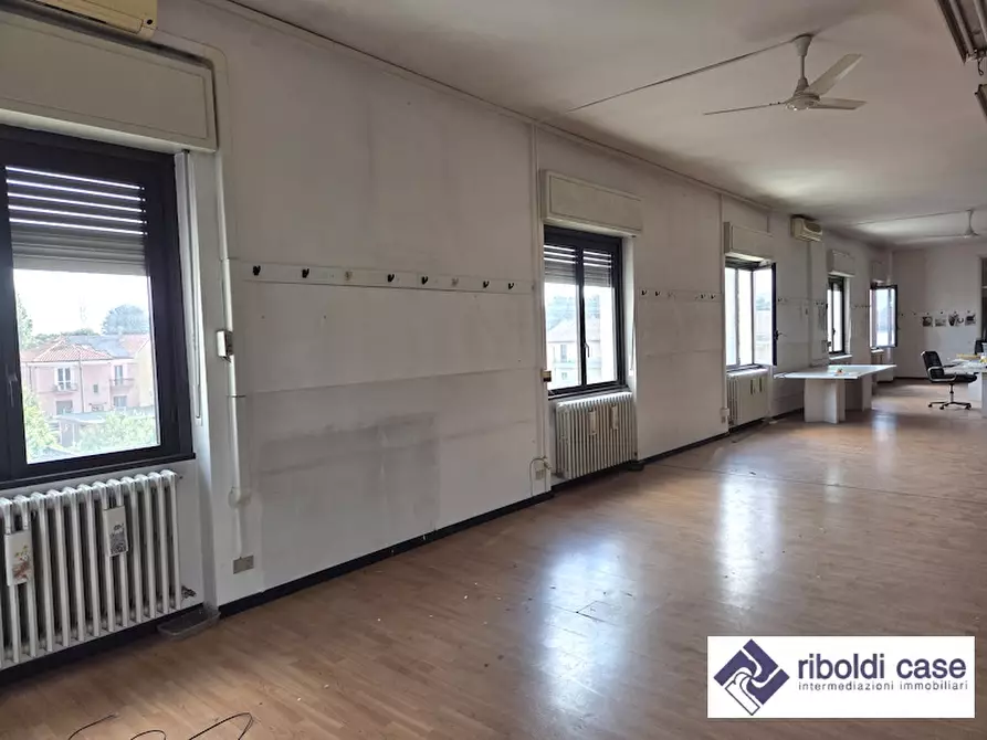 Immagine 21 di Ufficio in affitto  a Varedo