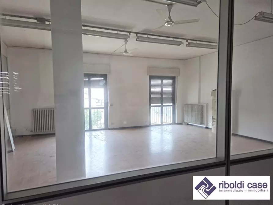 Immagine 24 di Ufficio in affitto  a Varedo