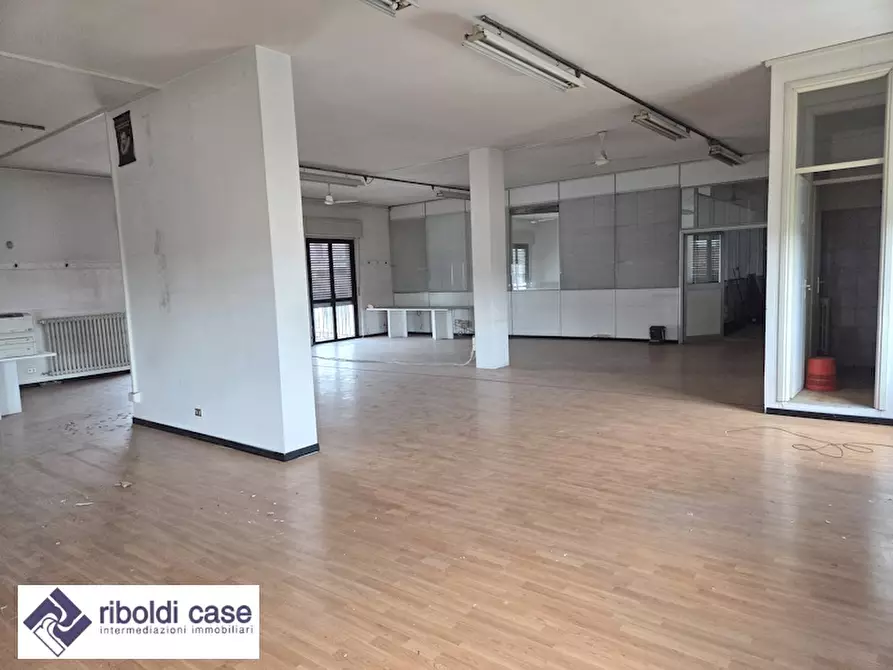 Immagine 3 di Ufficio in affitto  a Varedo