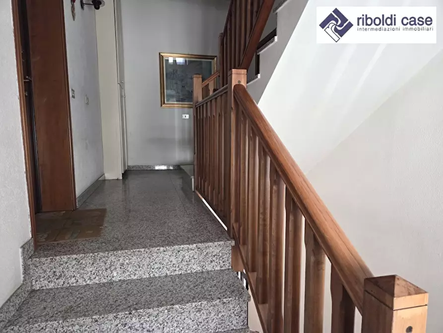 Immagine 14 di Ufficio in affitto  a Varedo