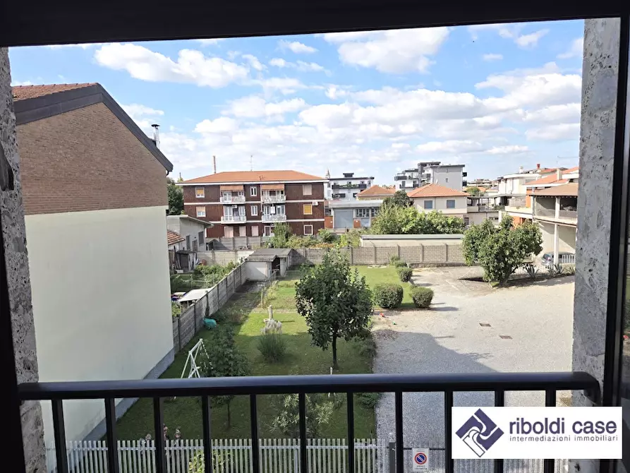 Immagine 16 di Ufficio in affitto  a Varedo