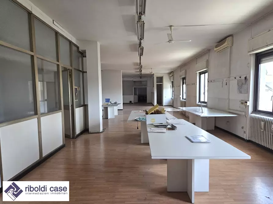 Immagine 17 di Ufficio in affitto  a Varedo