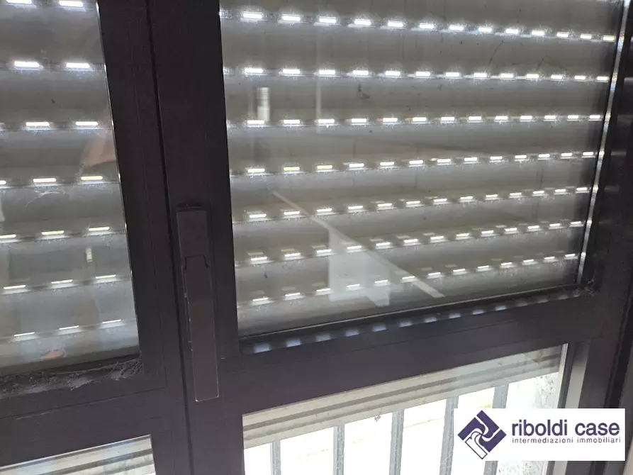 Immagine 25 di Ufficio in affitto  a Varedo