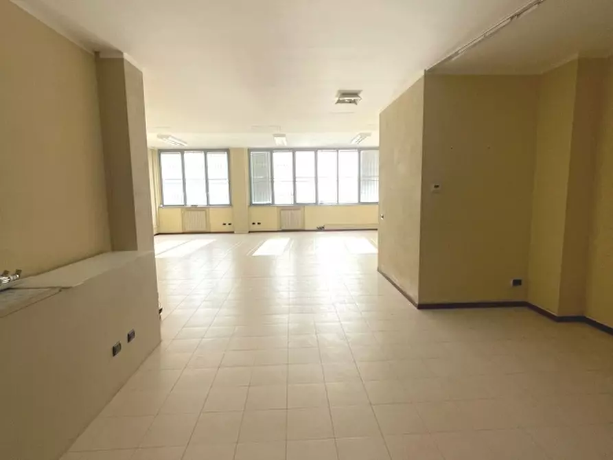 Immagine 3 di Ufficio in affitto  a Seregno