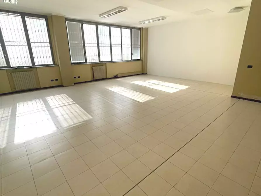 Immagine 7 di Ufficio in affitto  a Seregno