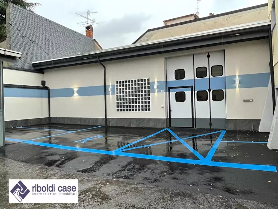 Immagine 1 di Capannone industriale in affitto  a Seregno