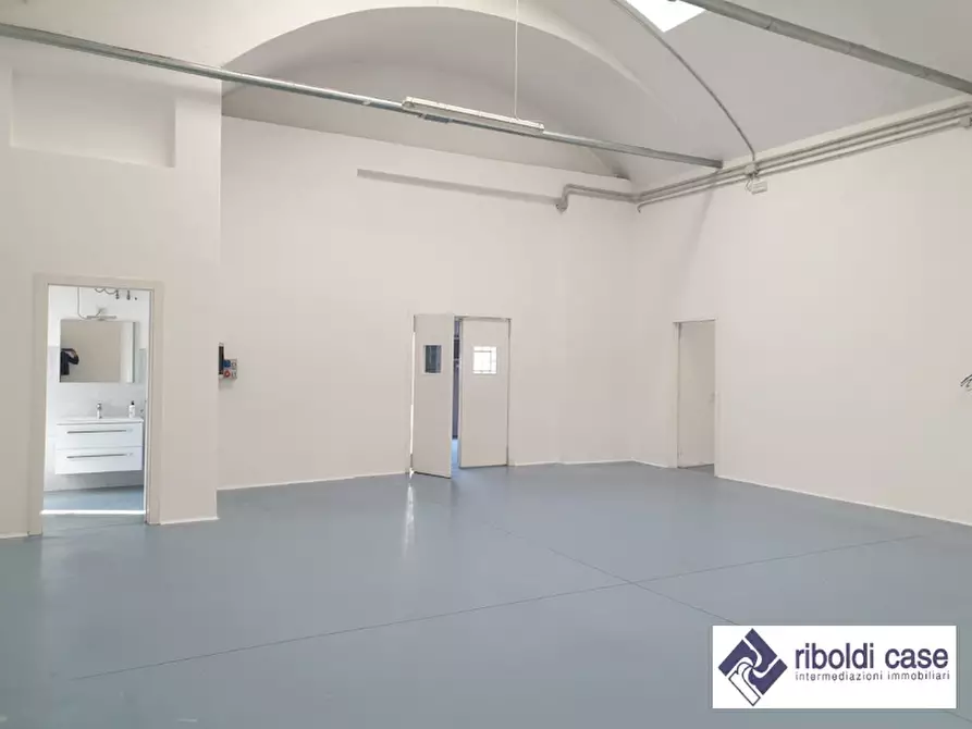 Immagine 2 di Capannone industriale in affitto  a Seregno