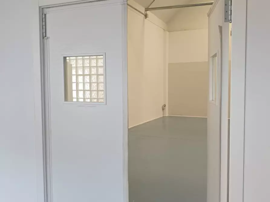 Immagine 5 di Capannone industriale in affitto  a Seregno